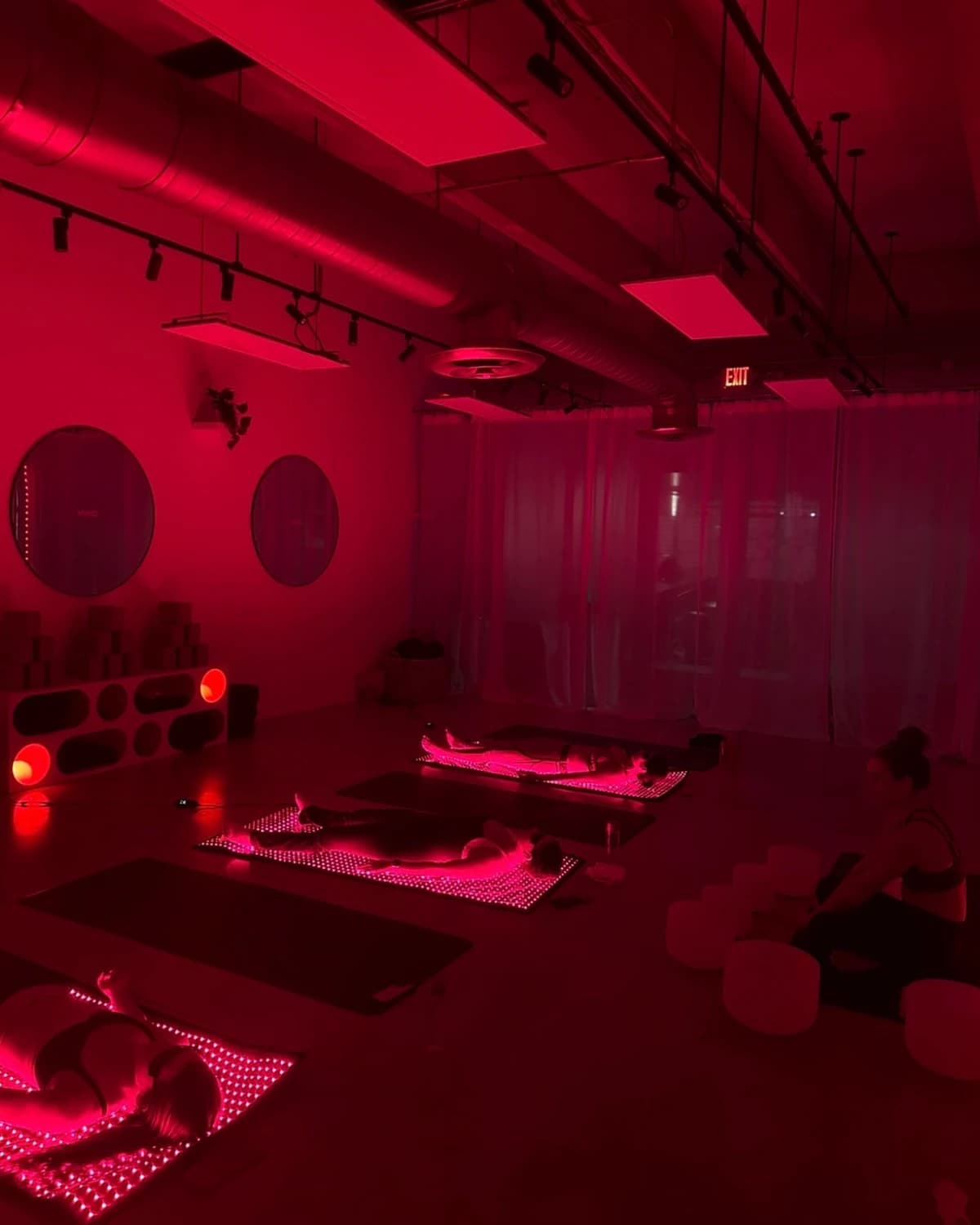 red light therapy flow & soundbath hosted by palmi + sano — yoga classes in Miami Beach